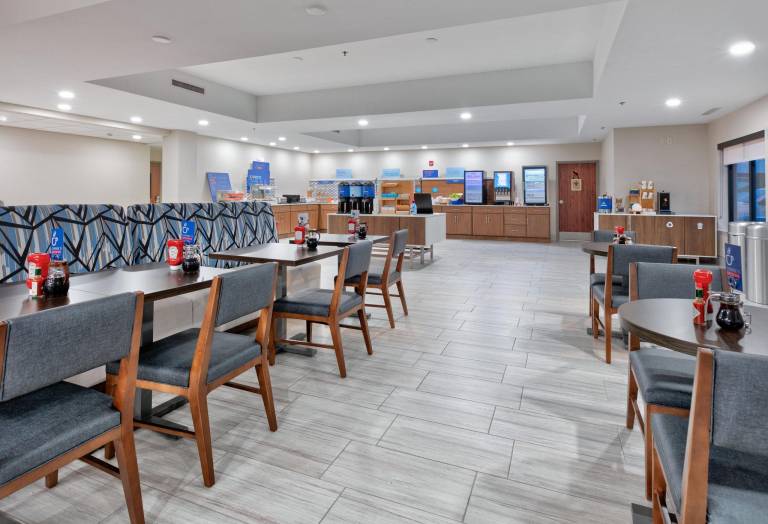 Holiday Inn Express Hotel & Suites Shakopee By IHG — photo 4