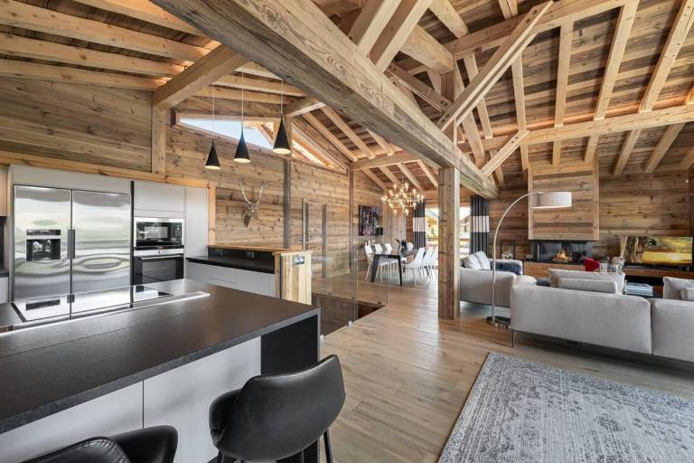 Chalet, 1st floor, sauna, terrace, fireplace or stove, parking, tv, 180m², Megève — photo 4