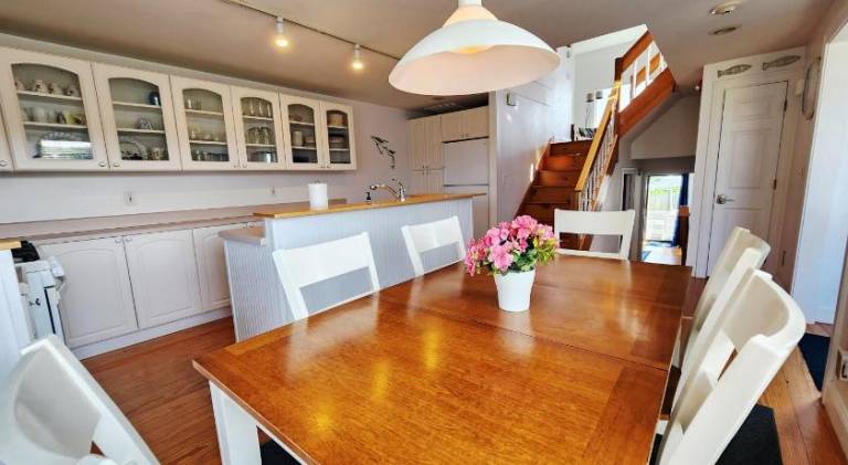 Spacious Oceanfront 3BR Condo with Private Beach in Ideal Hyannis Location — photo 3