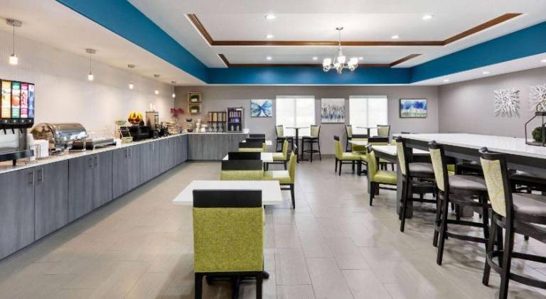 La Quinta Inn & Suites by Wyndham Sulphur Springs — photo 4