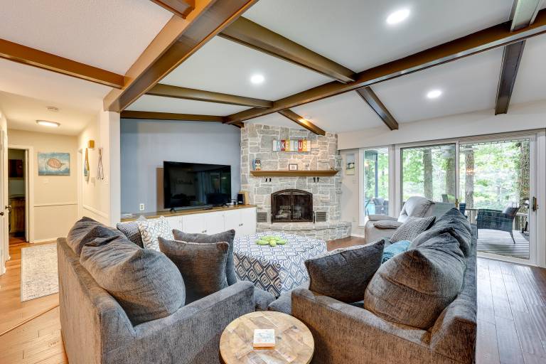 Lakefront Hot Springs Vacation Rental w/ Dock! — photo 3
