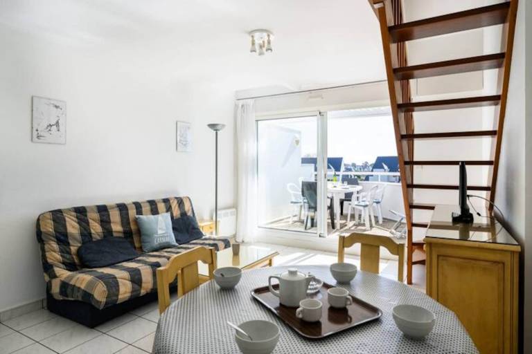Holiday apartment with pool & yard — photo 2