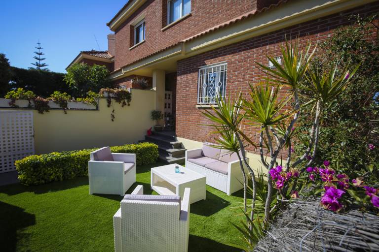 Fully equipped wonderful house with patio, garden & pool | Dogs allowed — photo 4