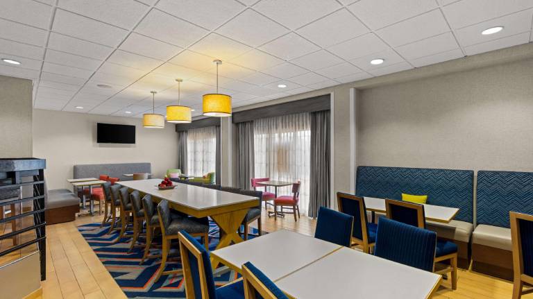 Hampton Inn Bloomington — photo 4