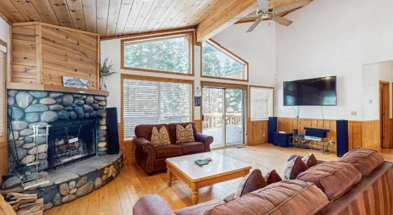 Vacation home with jacuzzi — photo 3