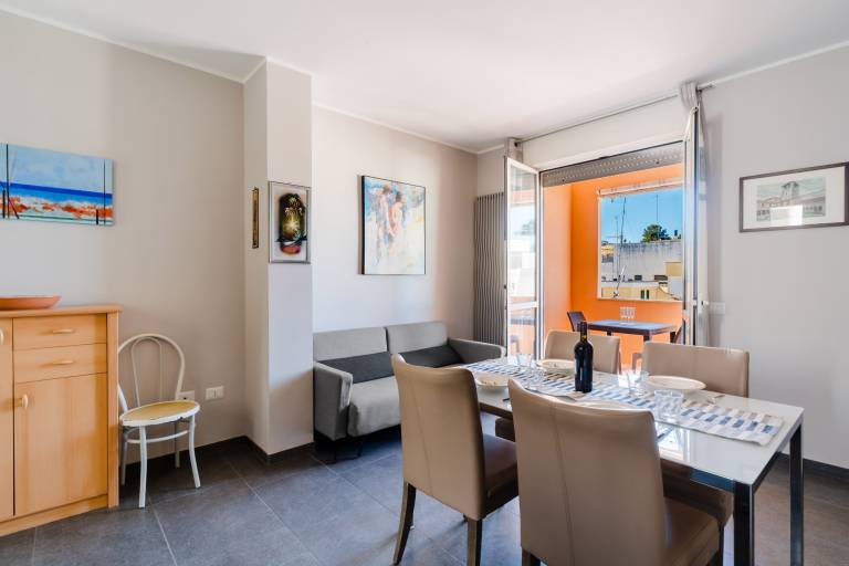 Holiday apartment with terrace | City view — photo 3