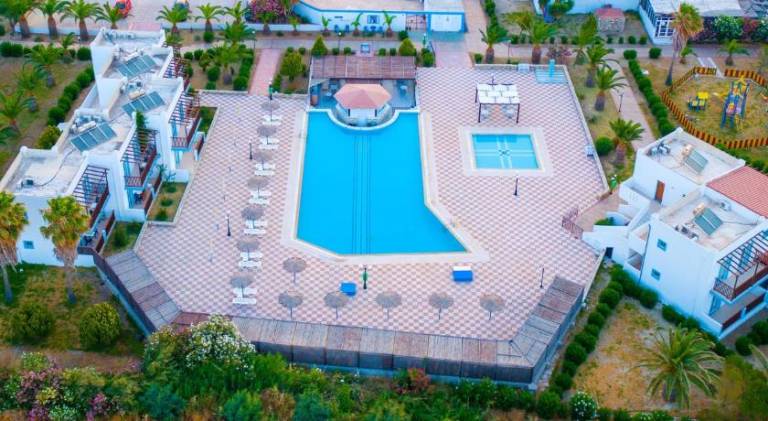 Apartment with pool, yard & patio | Beach nearby | Pets are welcome in Kos