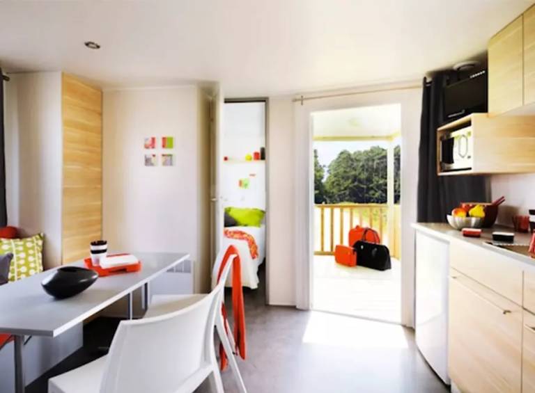 Mobile home with terrace & jacuzzi — photo 4