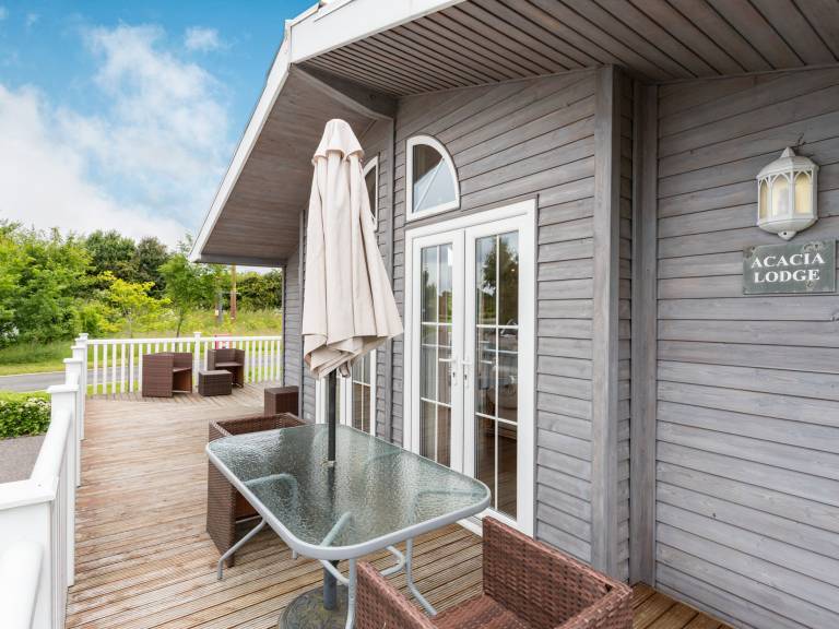 Cottage with garden — photo 2