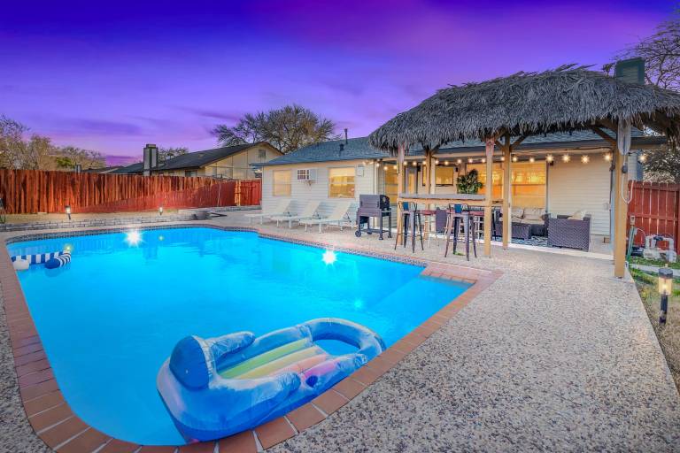 Aloha 4Br Private Pool Tiki Bar & Game Lounge