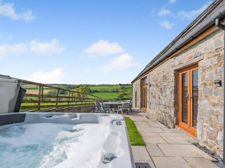 Fully equipped beautiful cottage with jacuzzi & garden | Pet-friendly in Carmarthen