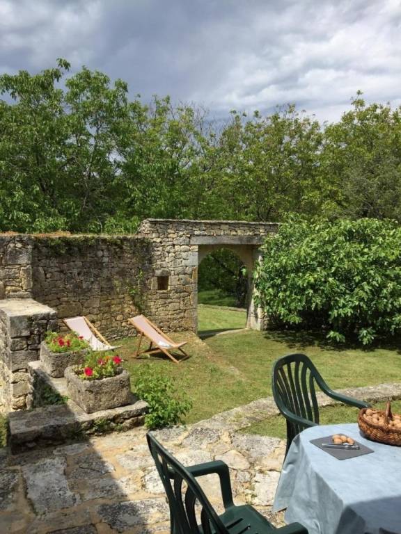 Gite with barbecue, patio & yard — photo 5