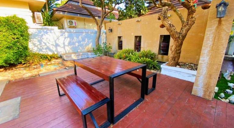 Villa with pool & jacuzzi — photo 4