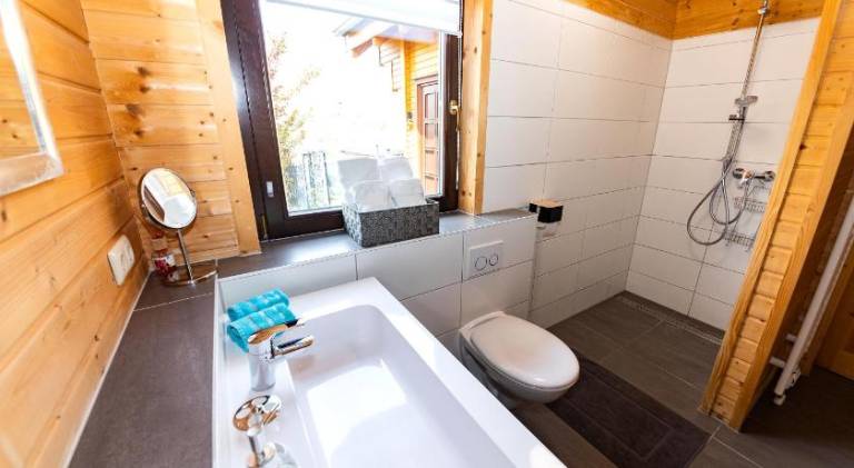 House with jacuzzi — photo 2