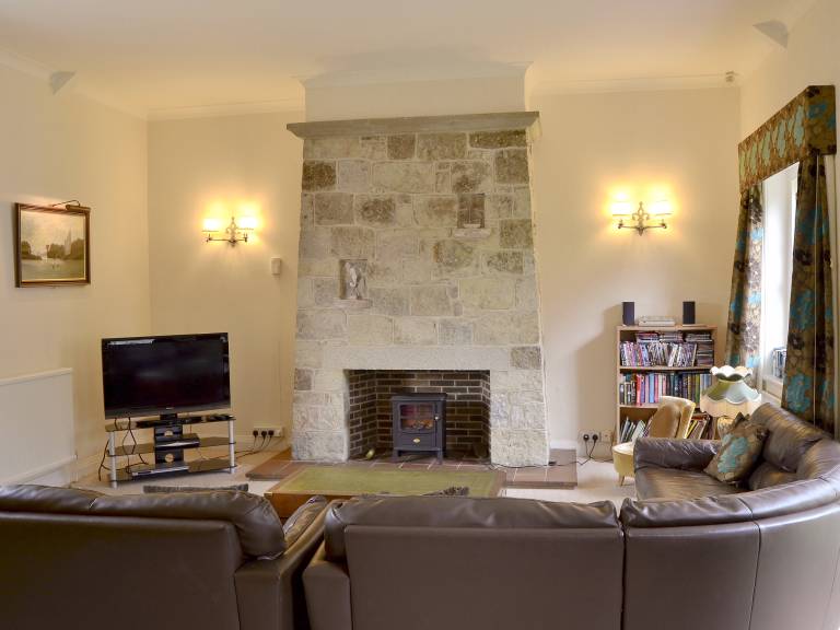 Family-oriented cottage with barbecue & yard | Dogs allowed — photo 3