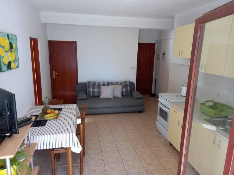 Two bedroom apartment near beach Ivan Dolac, Hvar (A-21269-d) — photo 2