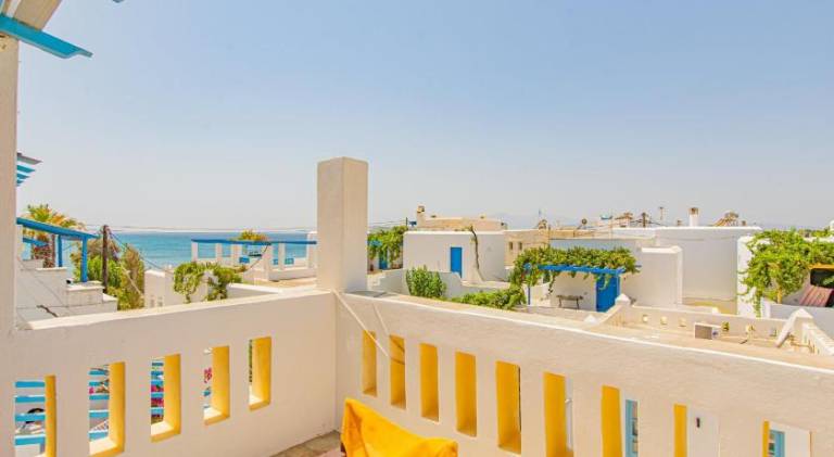 Serviced apartment with yard & patio | Beach nearby | Pet-friendly — photo 3