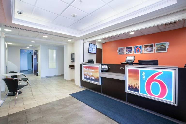 Motel 6 Brooklyn Center, MN - Minneapolis — photo 2