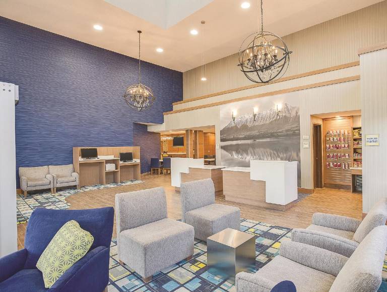 La Quinta Inn & Suites by Wyndham Logan — photo 3