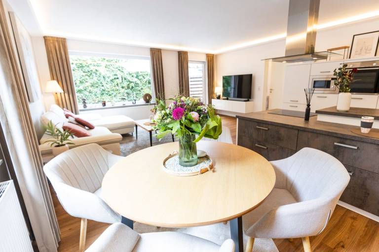 Hello Holidays Suite Zentral Terrasse Parkplatz