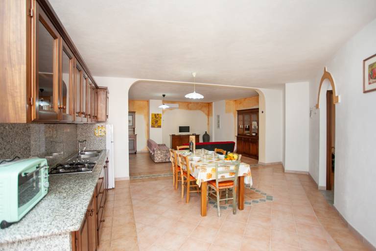 Apartment with fast internet, barbeque & patio — photo 4