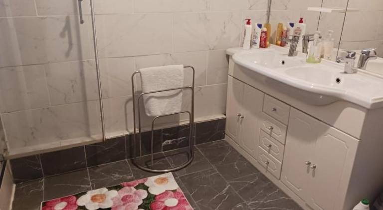 CHAMBRE CONFORTABLE, GARE, Climatisation, PARKING, WIFI, pt dejeuner compris — photo 2