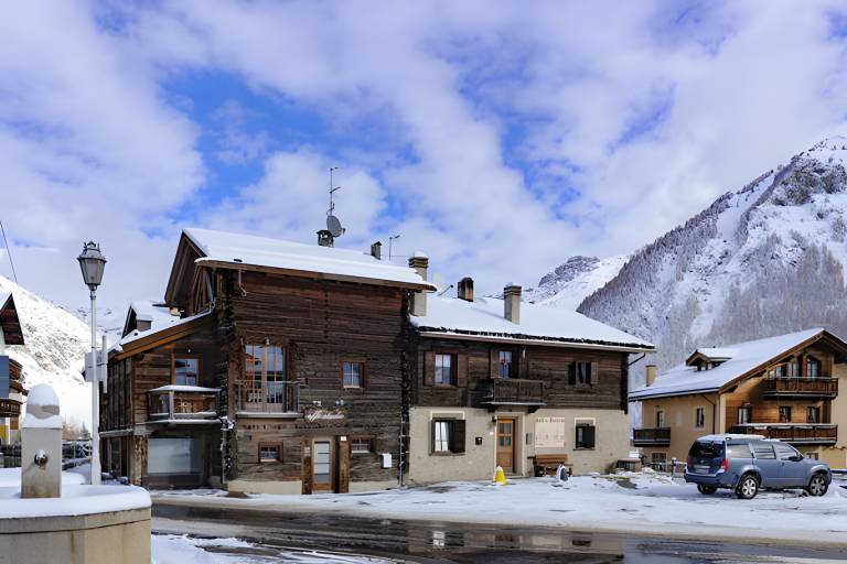 Fully equipped rental apartment with sauna & fast internet | Mountain view | Ski nearby | Pets are welcome in Livigno