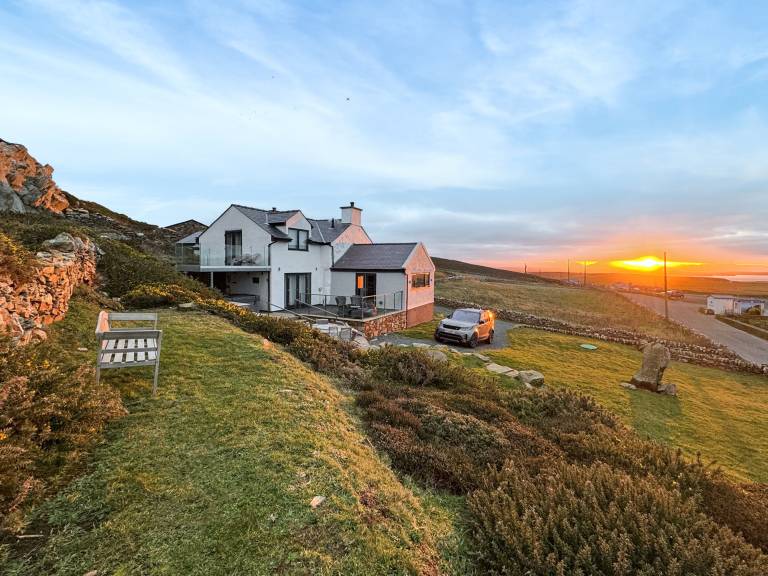 Family-friendly cottage with hot tub & garden | Sea view | Pets allowed — photo 2