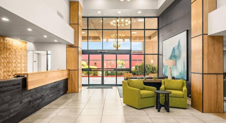 Oxford Suites Redding — photo 2