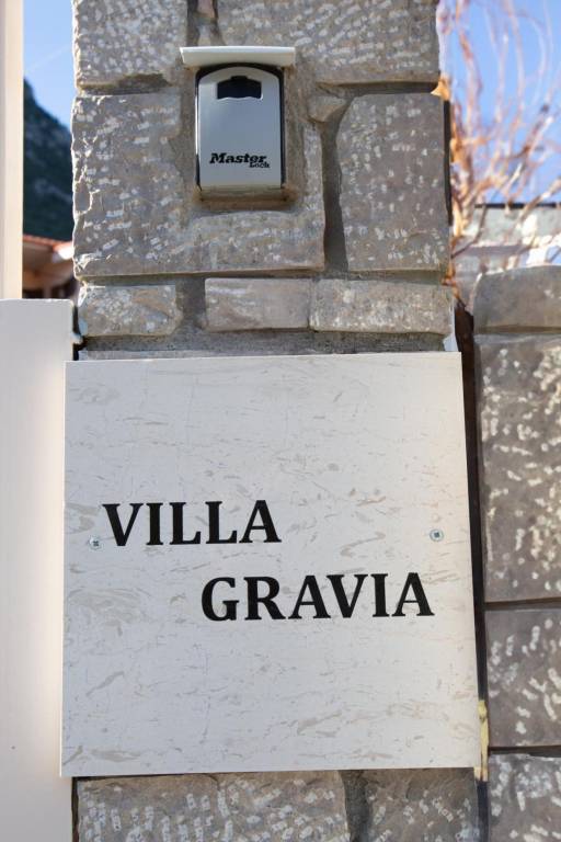 Gravias Villa with Fireplace by the River, Outdoor Barbecue & Dining Area — photo 5