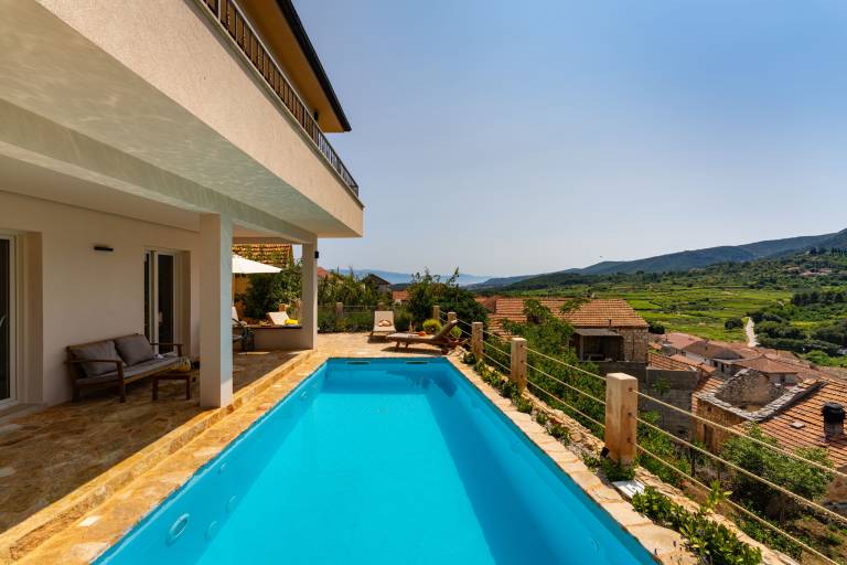 Vacation home with patio, private pool & yard — photo 2