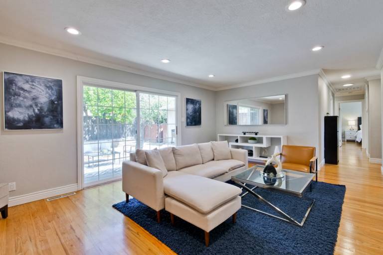 House with patio & yard — photo 4