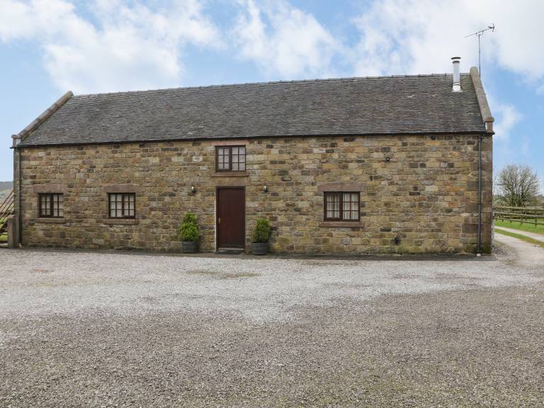 Cottage with yard & jacuzzi in Stafford