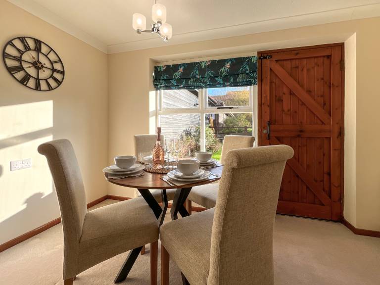 Children-friendly pleasant cottage with grill & pool | River view | Dogs allowed — photo 3