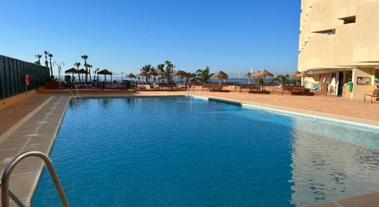 Fully equipped holiday apartment with terrace & private pool | Next to the beach | Pets are welcome in Almunecar