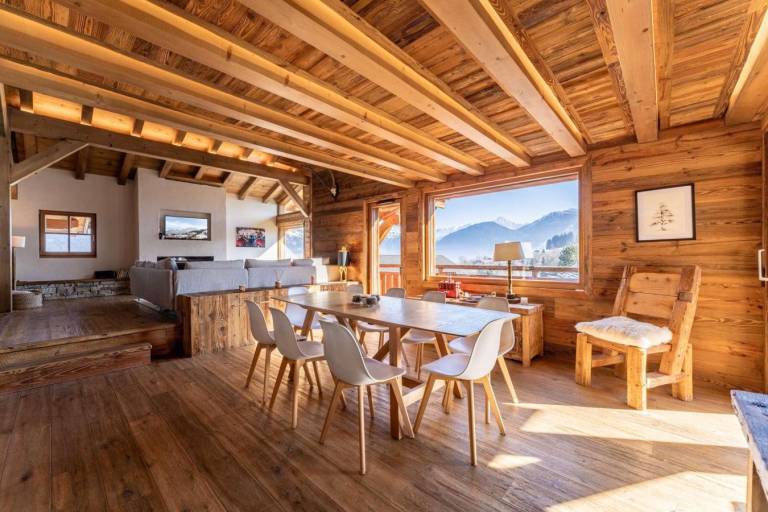 Chalet, 350m from shops, 2nd floor, terrace, fireplace or stove, parking, tv, 200m², Combloux — photo 3