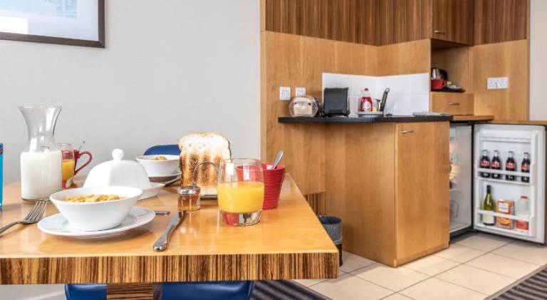 Ramada Hotel and Suites by Wyndham Coventry — photo 5
