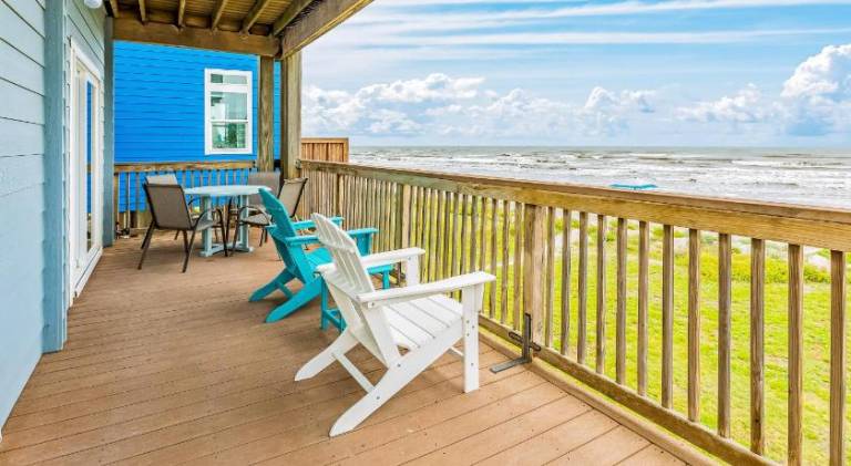 Nice vacation home | Beach nearby | Pets allowed in Galveston, TX