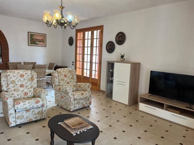 Beautiful villa with BBQ, patio & yard | Next to the beach | Pet-friendly — photo 3