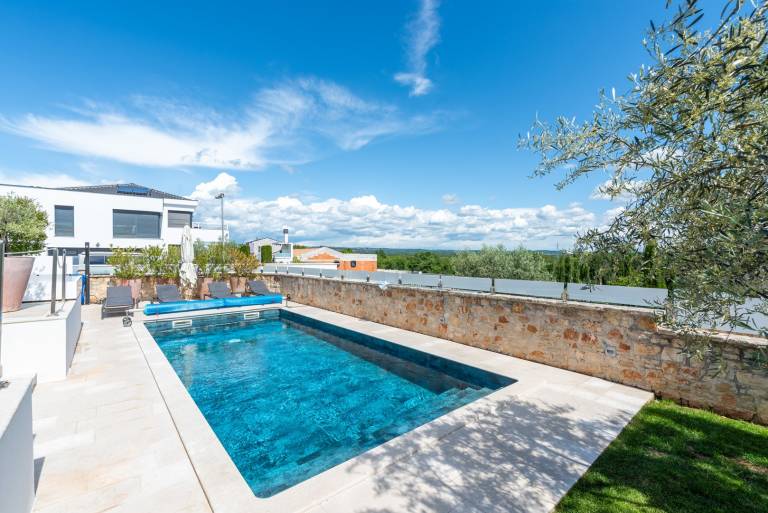 Villa with private pool, garden & BBQ — photo 2