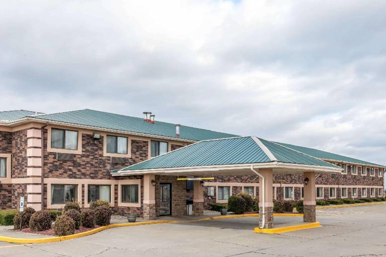 Quality Inn & Suites Danville East in Vermilion, AB