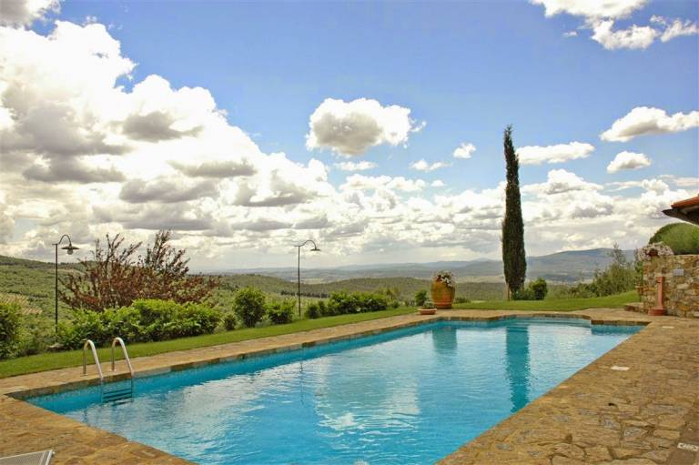 Child-friendly pleasant vacation home with BBQ, private pool & yard | Pets allowed — photo 4
