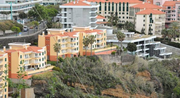 Beautiful rental apartment with terrace & yard | Near Doca do Cavacas | Perfect for remote work | Pet-friendly — photo 3
