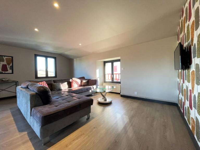Gite with patio & yard — photo 3