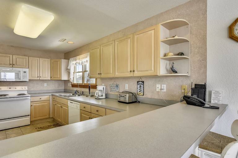 SEMI-OCEANFRONT! Ocean views, private pool, hot tub and pet friendly! — photo 4