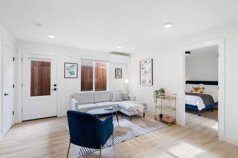 Awesome Alberta Arts Apt Quiet & Walkable