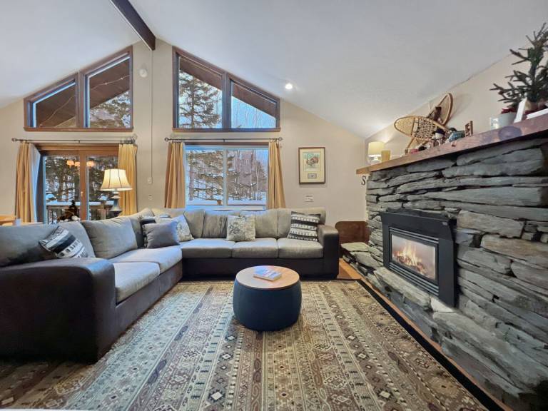 Fully equipped charming vacation home | Pets are welcome in Killington, VT
