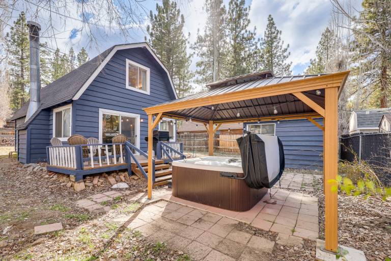Hot Tub Soaks & Outdoor Fun: Cabin Near Bear Mtn — photo 3