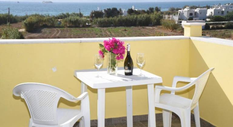 Holiday apartment with yard & patio — photo 5