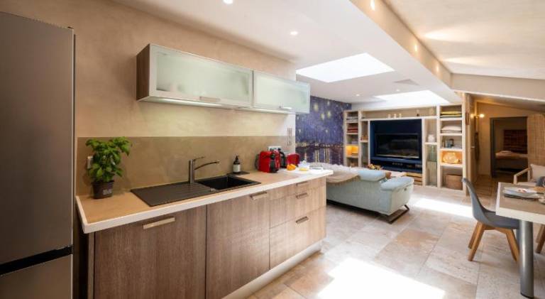 Fully equipped beautiful house with jacuzzi & terrace | Perfect for remote work | Pets allowed — photo 4